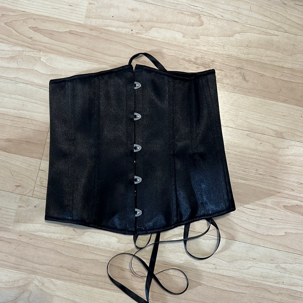 black small corset